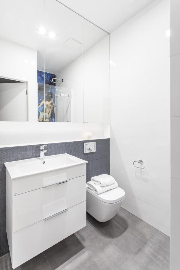 Lion Apartments - Naviflat Brabank Premium Apartment With Parking 格但斯克 外观 照片